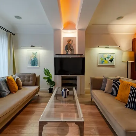 3-bedroom With Balcony And Elevator *