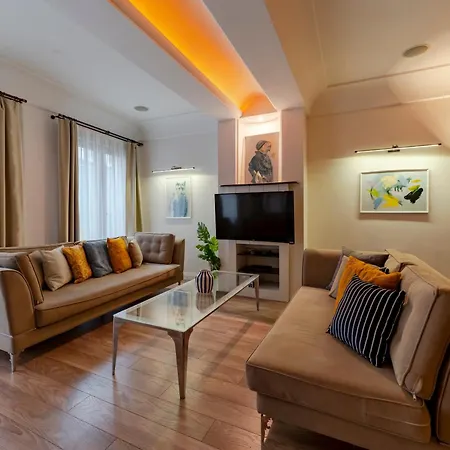 3-bedroom With Balcony And Elevator *