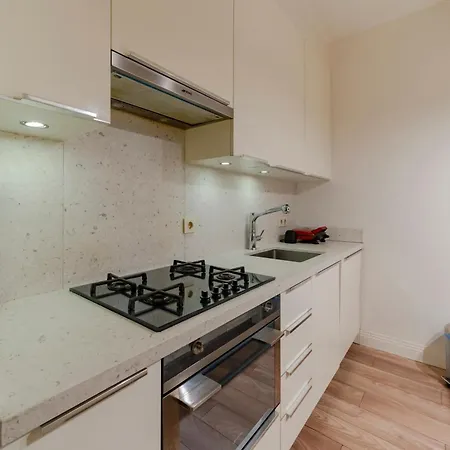 Appartement 3-bedroom With Balcony And Elevator *