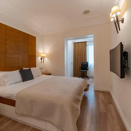 Apartmán 3-bedroom With Balcony And Elevator