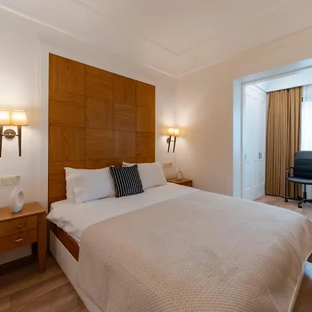 Apartmán 3-bedroom With Balcony And Elevator