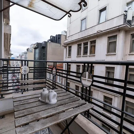 公寓 3-bedroom With Balcony And Elevator *